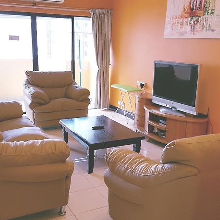 Marina Court Kota Kinabalu- Bigger Group Stay Together- 6 Bedroom Apartments Exteriör bild