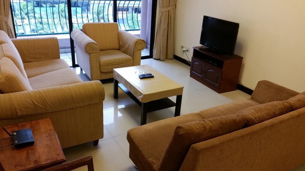 Marina Court Kota Kinabalu- Bigger Group Stay Together- 6 Bedroom Apartments Rum bild