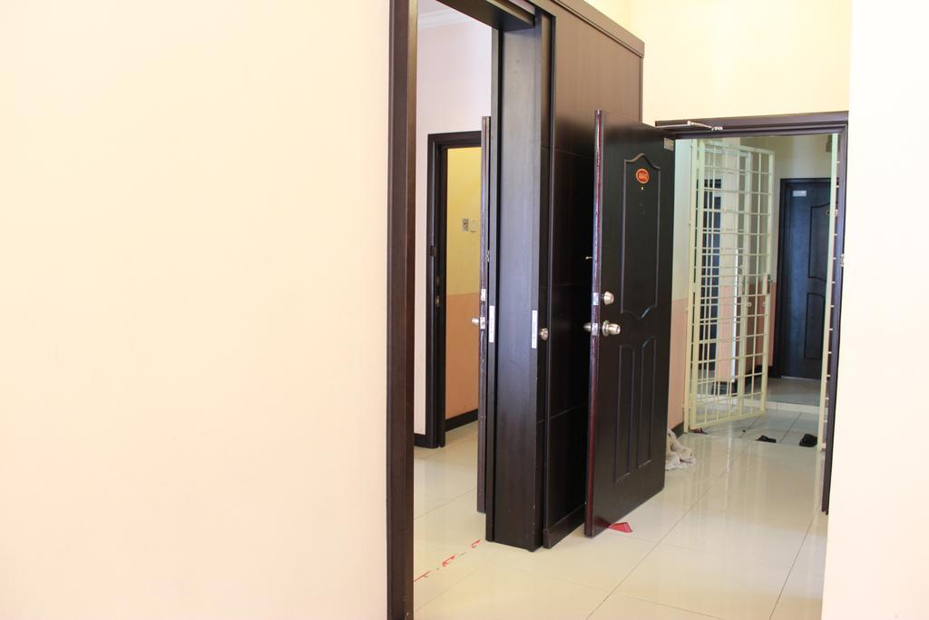 Marina Court Kota Kinabalu- Bigger Group Stay Together- 6 Bedroom Apartments Exteriör bild