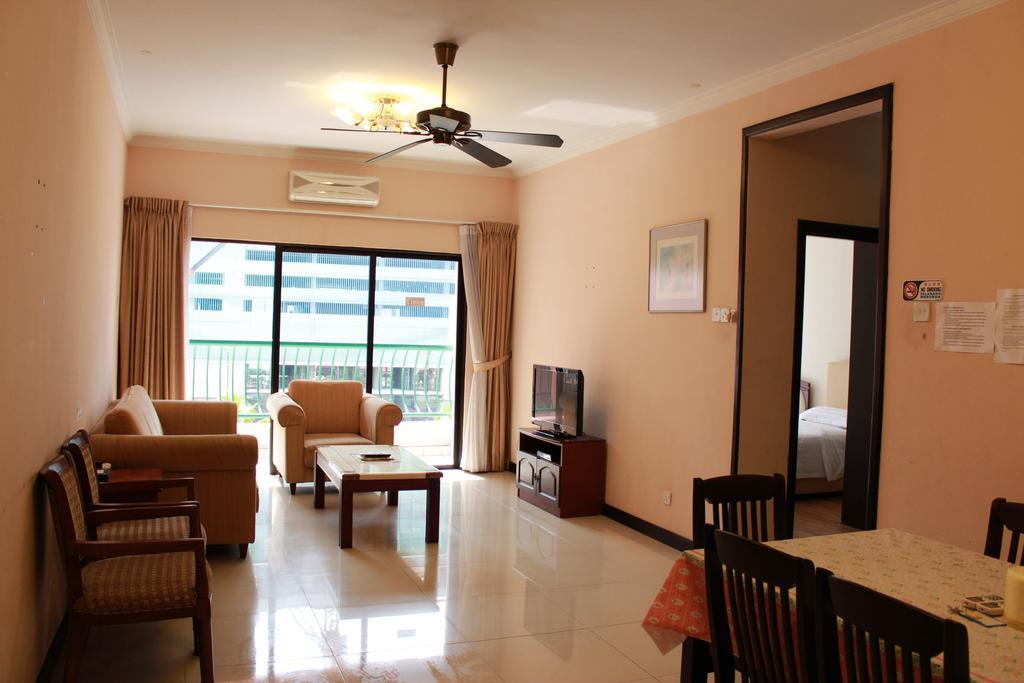 Marina Court Kota Kinabalu- Bigger Group Stay Together- 6 Bedroom Apartments Exteriör bild